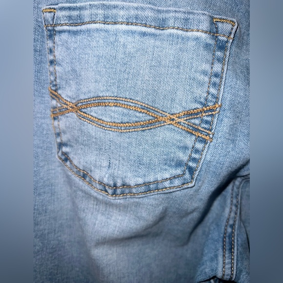 Abercrombie Distressed Kids High Rise Mini Mom Jeans - Picture 3 of 4